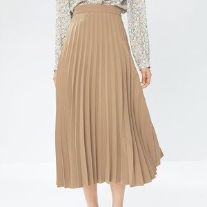 Elegant Tan Pleated Skirt